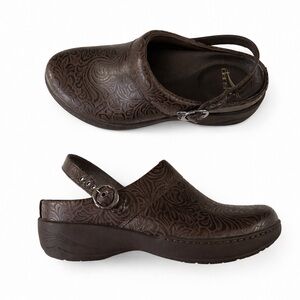 Dansko Sam Brown Tooled Leather Clogs 38 | Convertible Slingback Comfort Shoes